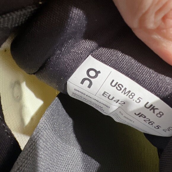 On Cloudgo Wide Running Shoes Sneaker Frost/ Hay Mens Size US 8.5 * Rare - Picture 12 of 12